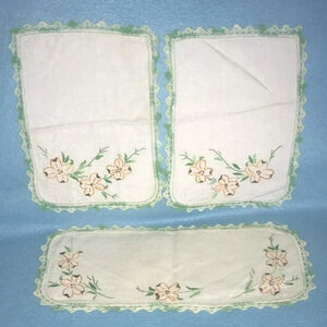 CROCHETED vintage table mats set of 3 with needlepoint floral details